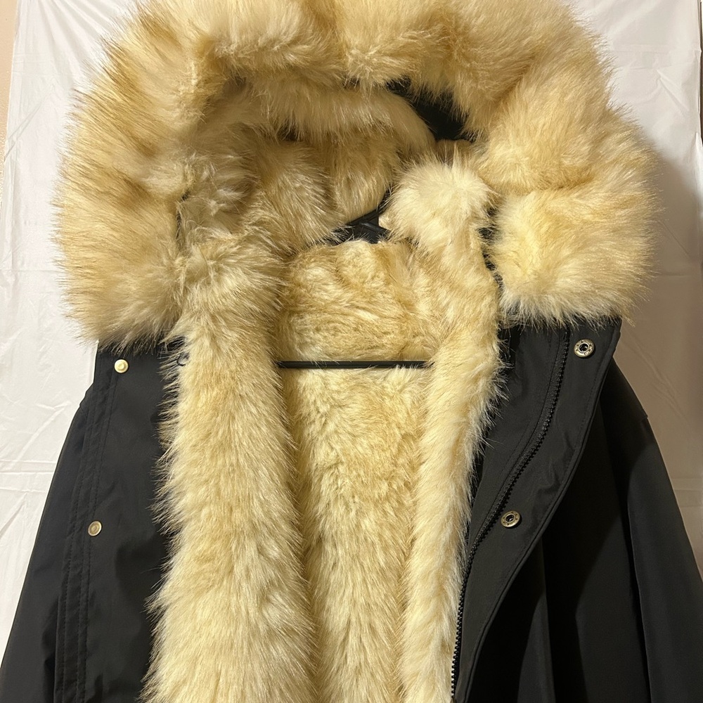 Black removable fur lined women’s coat